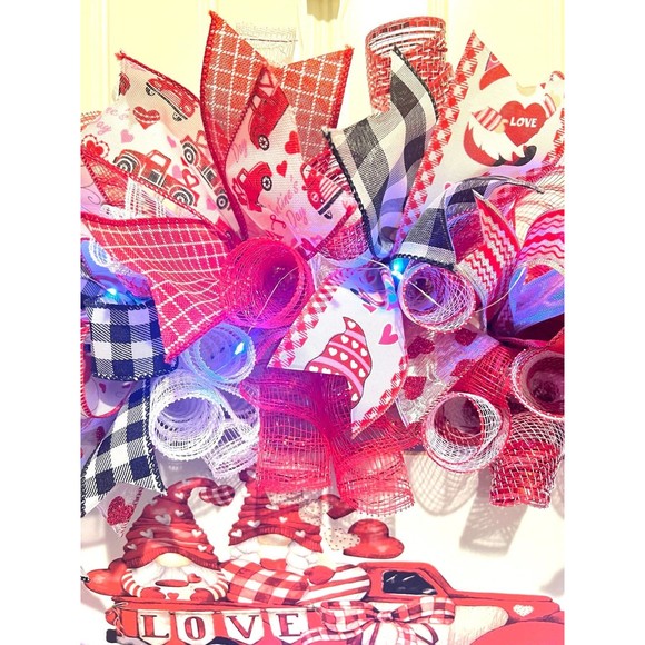 Handmade Valentine’s Gnome LOVE Truck Ribbon Prelit Wreath 22 ins LED W14 - Picture 8 of 12